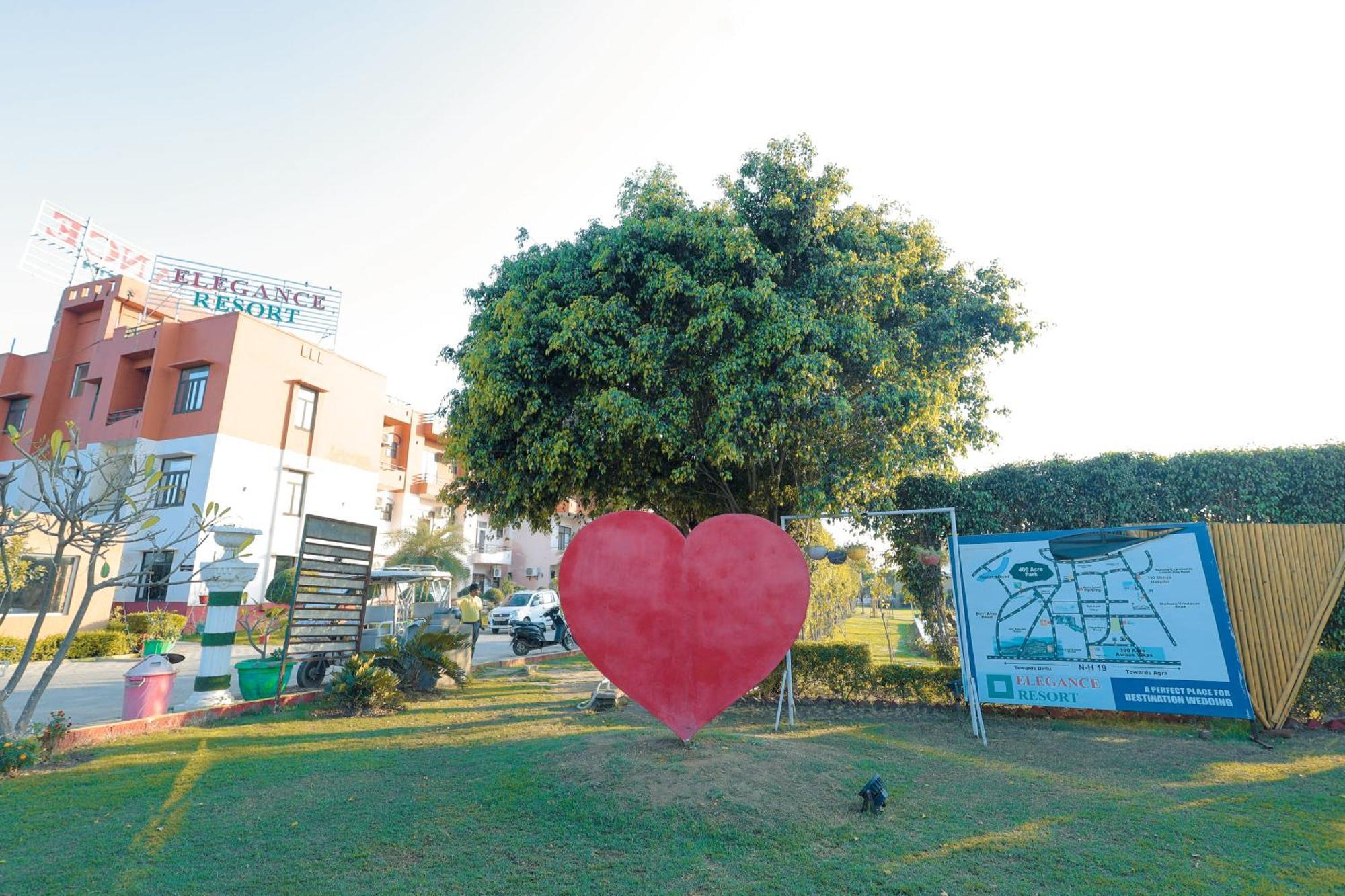 Elegance Resort Vrindāvan Eksteriør bilde